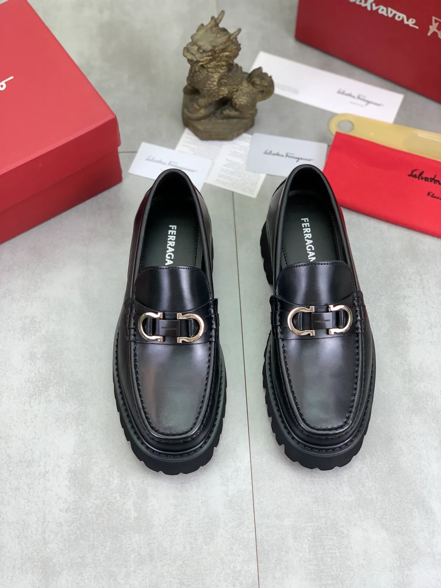 Men's Men's Shoes 💰P460💰[New Style] Water-dyed Niuli 🆘[Salvatore Ferragamo] Ferragamo's latest casual business leather shoes for men! Available at counters simultaneously! The fabric is made of specially imported original calfskin, the lining is made of imported water-dyed cowhide, and the original lightweight foam outsole is absolutely luxurious and leads the fashion trend. Matching code: 38-45; 4️⃣ colors available